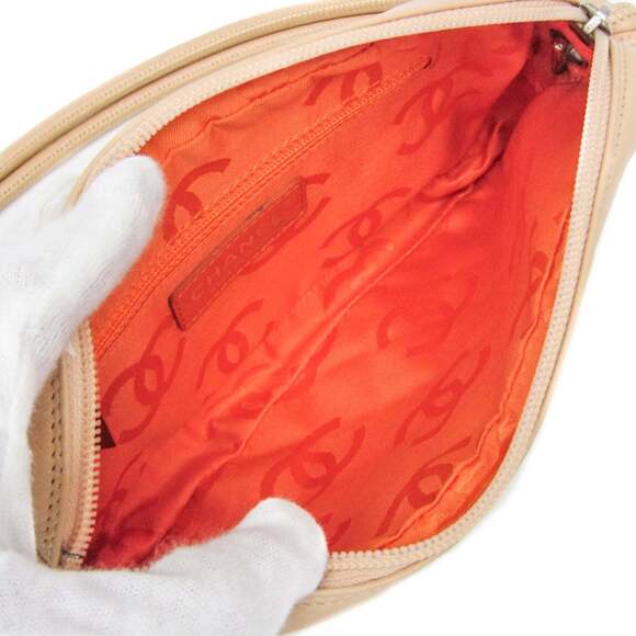 CHANEL Cream Leather Pouch - Picture 3 of 15